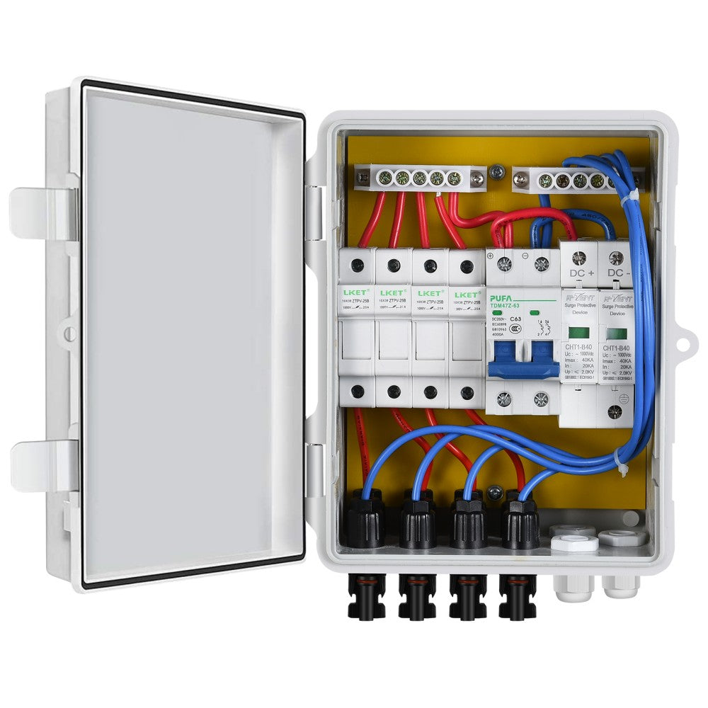 Solaranlage mit 4-saitiger PV-Kombinationsbox und Kabelanschlüssen