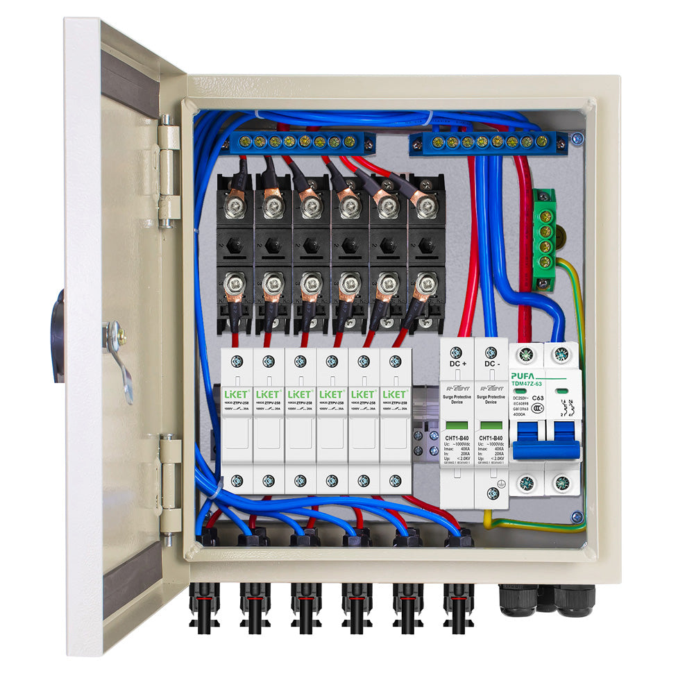 PV-Anlage mit 6 Solarmodulen und Batteriekästen auf einem Holzgestell.